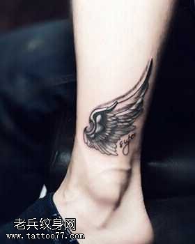 腿部炫酷翅膀纹身图案