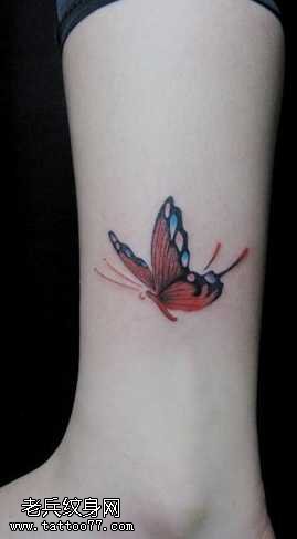 腿部蝴蝶纹身图案
