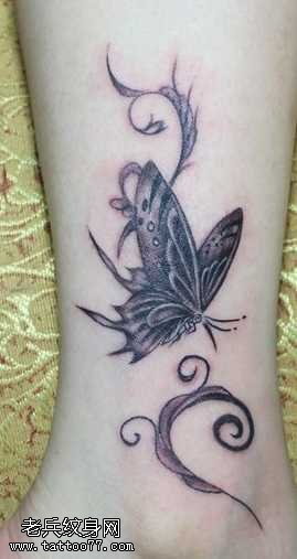 腿部黑灰蝴蝶纹身图案