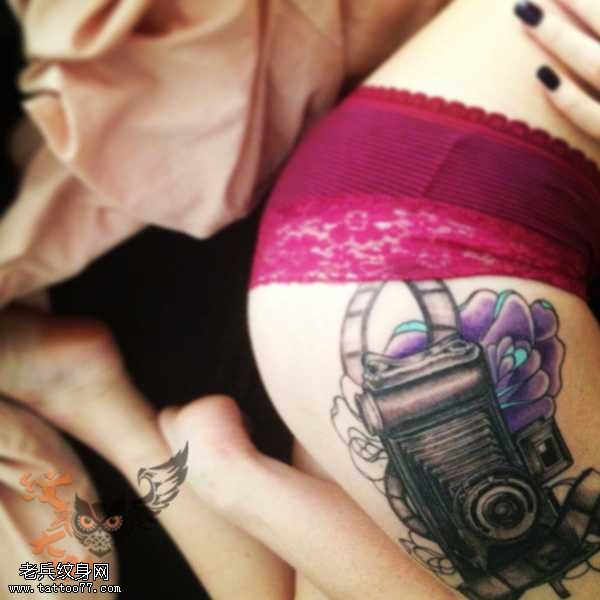 腿部相机纹身图案