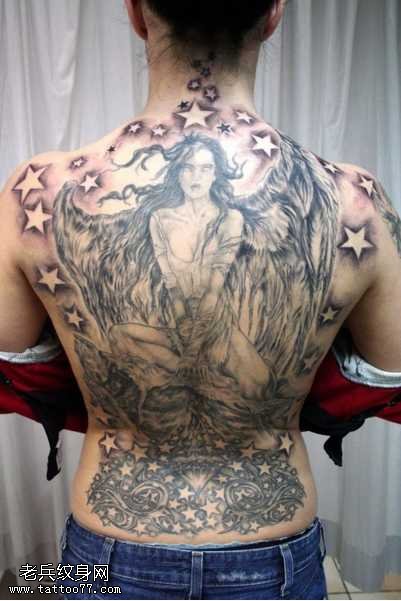 满背炫酷女天使纹身图案