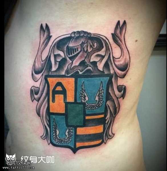 腰部狮子纹身图案