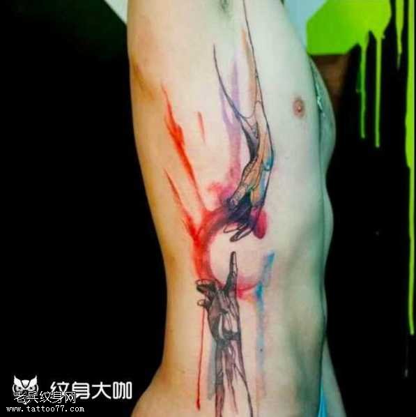 腰部上帝之手纹身图案