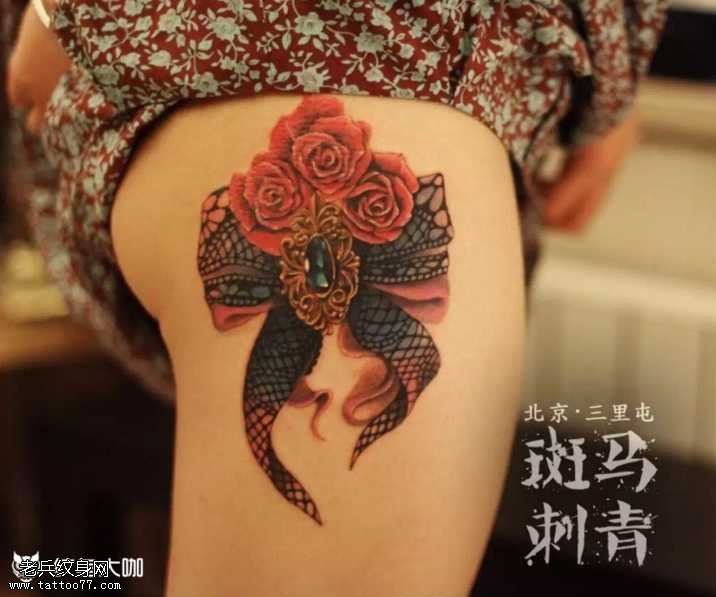 蕾丝蝴蝶宝石纹身图案