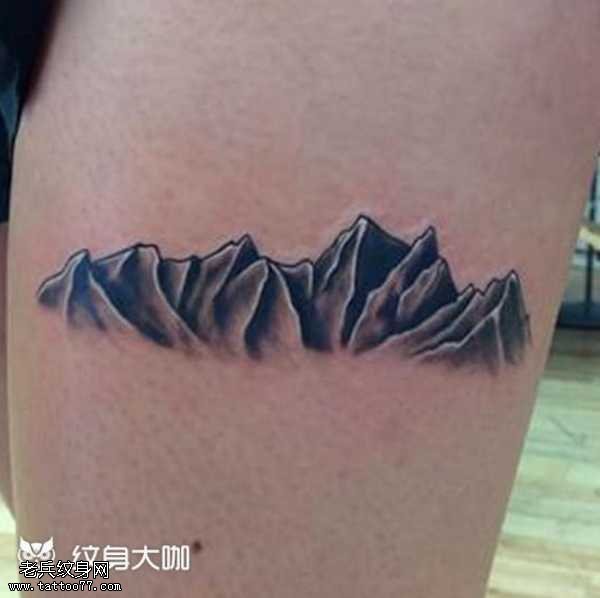 腿部黑大山纹身图案