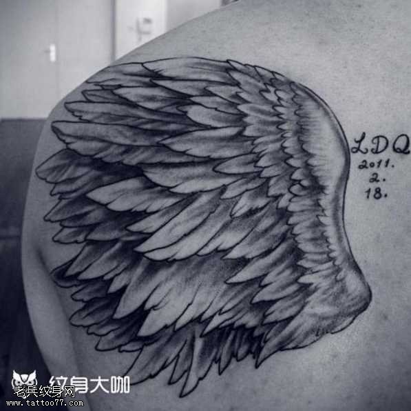 背部翅膀纹身图案