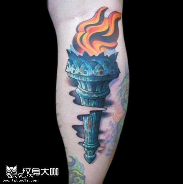 腿部火灯纹身图案