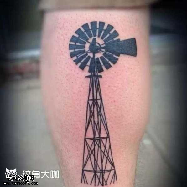 腿部火车纹身图案