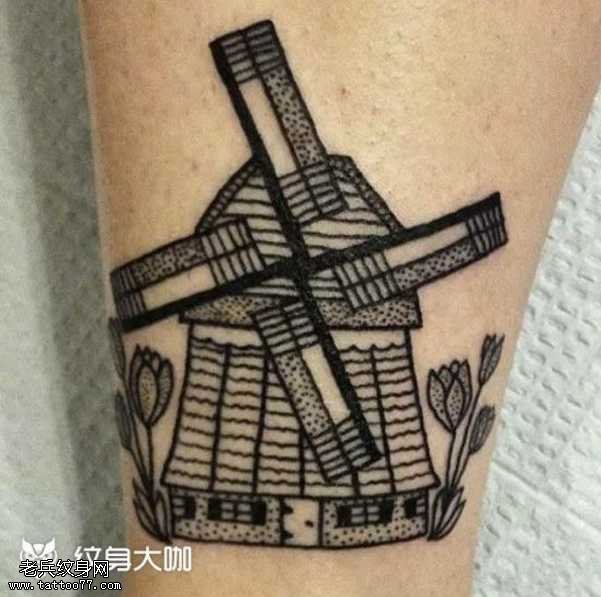 腿部条线塔纹身图案