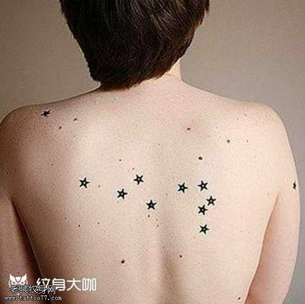 背部满星星纹身图案