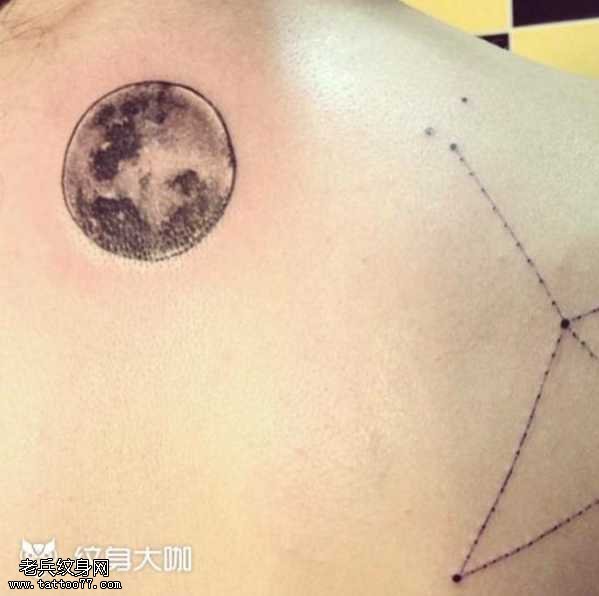 背部星球纹身图案