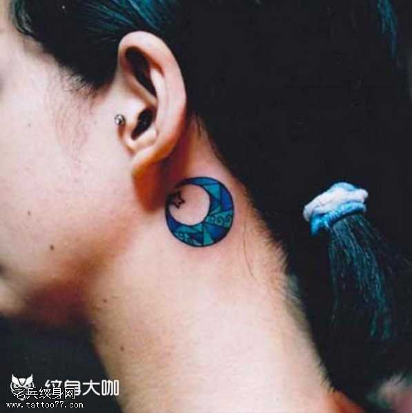 脖子月亮纹身图案