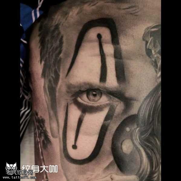 腿部眼睛纹身图案