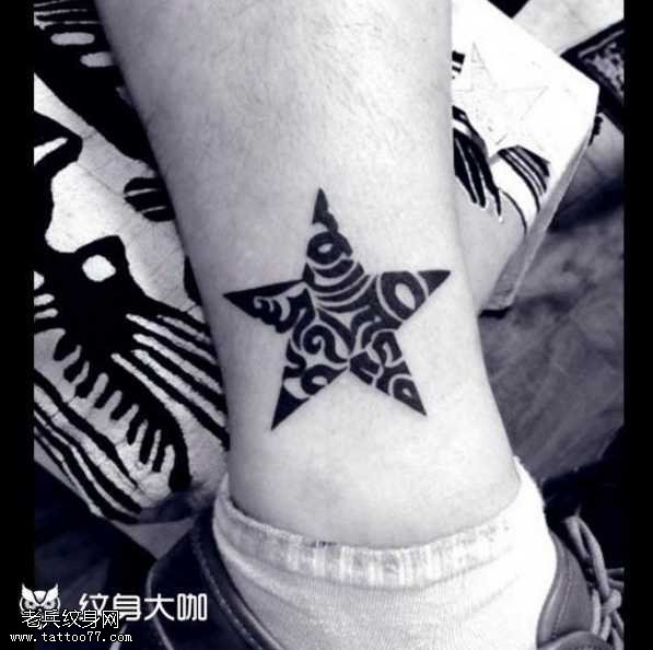 腿部个性星星纹身图案