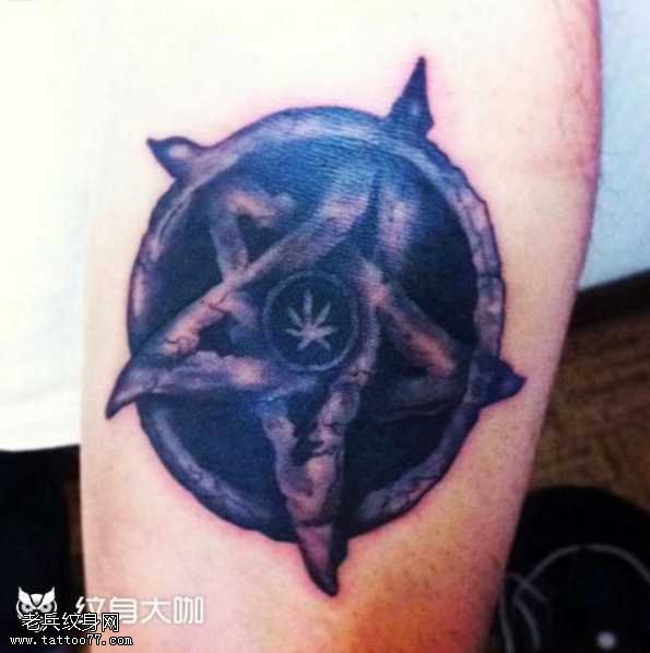 腿部个性星星纹身图案