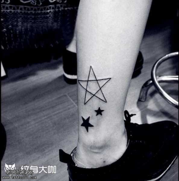 腿部星星纹身图案