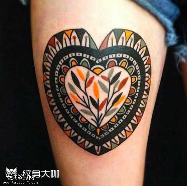 腿部心纹身图案