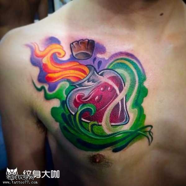 胸部心镜火纹身图案