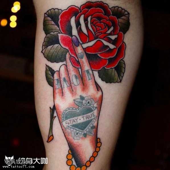 腿部玫瑰手心纹身图案