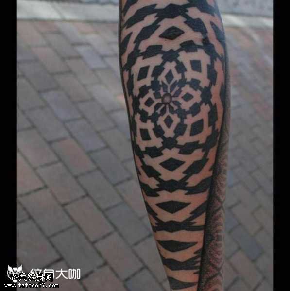 腿部豹纹纹身图案