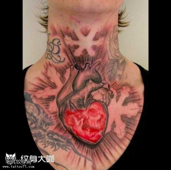 胸部心脏纹身图案