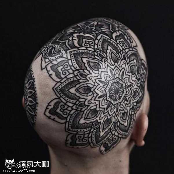 头部点刺花纹身图案
