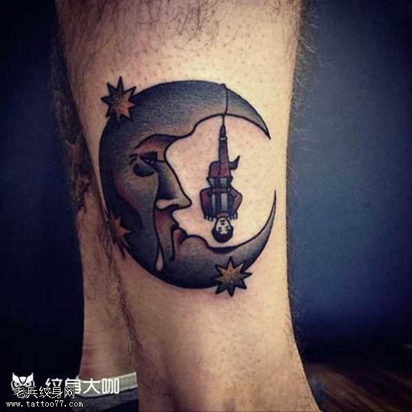 腿部日月纹身图案