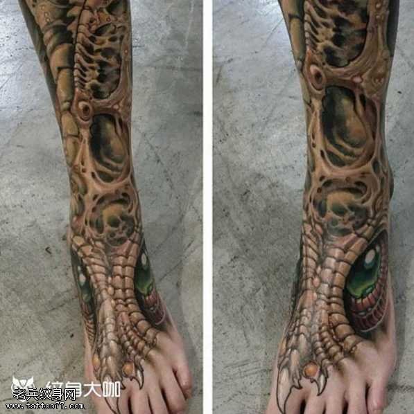 腿部生物眼纹身图案