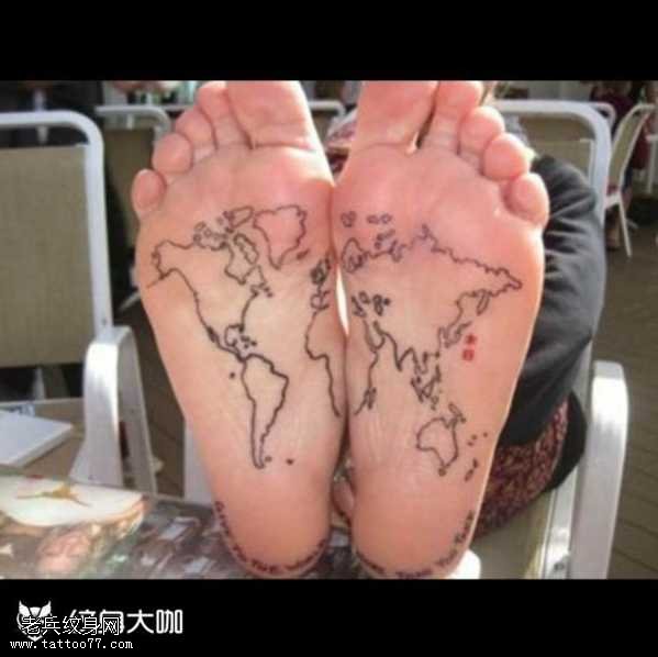 脚部地球仪纹身图案