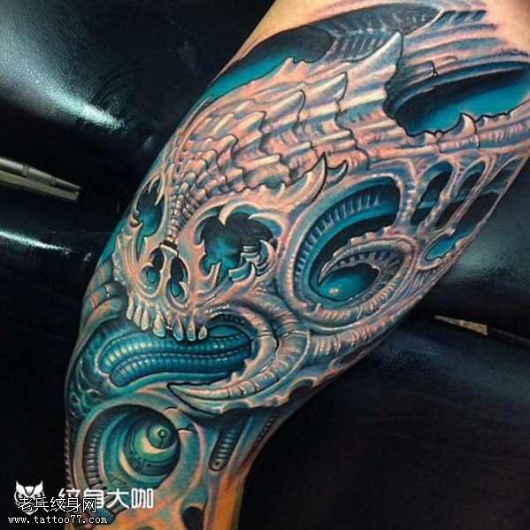 腿部生化纹身图案