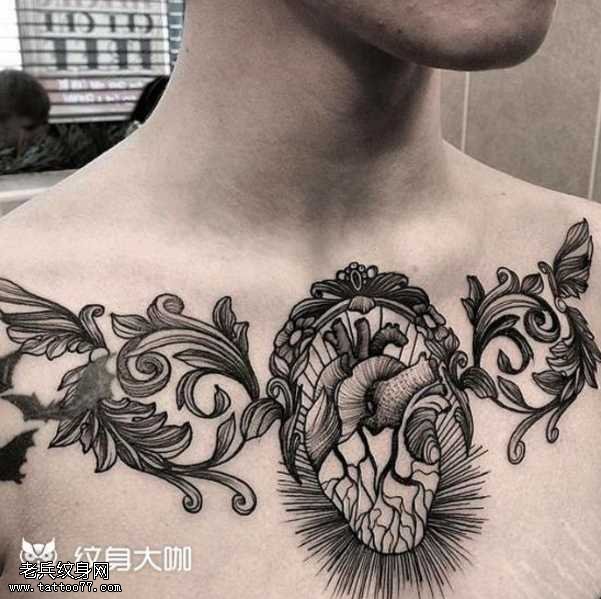 胸部心脏纹身图案