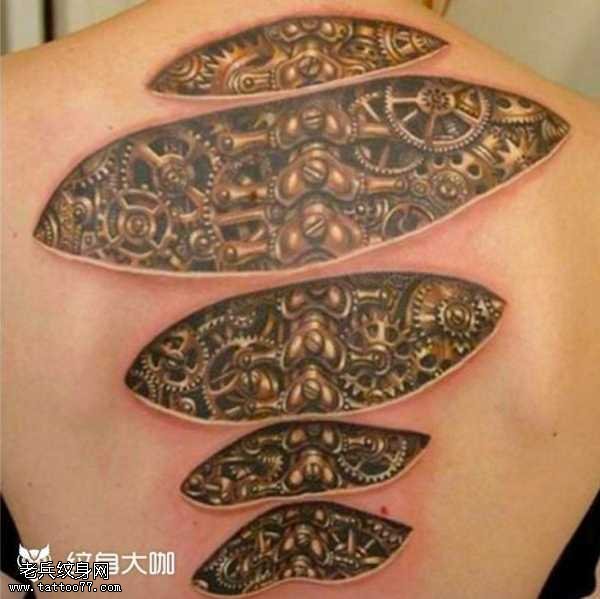 背部黄金机械纹身图案