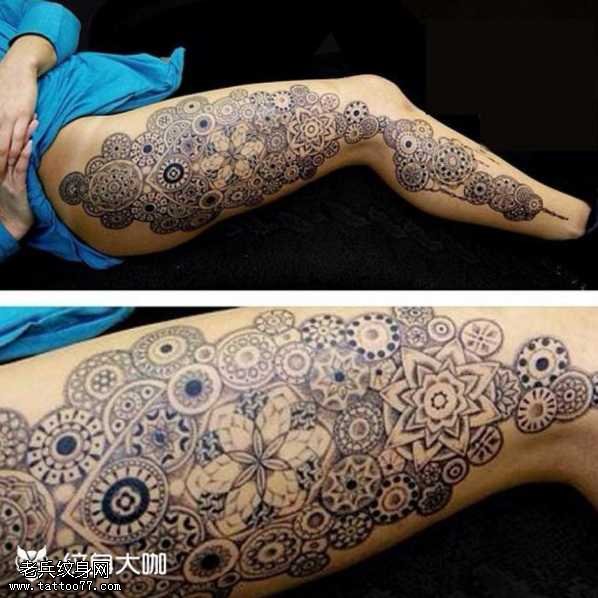 腿部花藤纹身图案