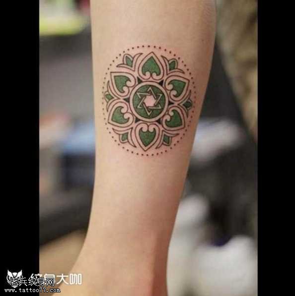 腿部绿化图腾纹身图案