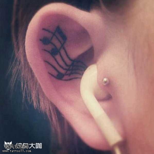耳部个性音符纹身图案