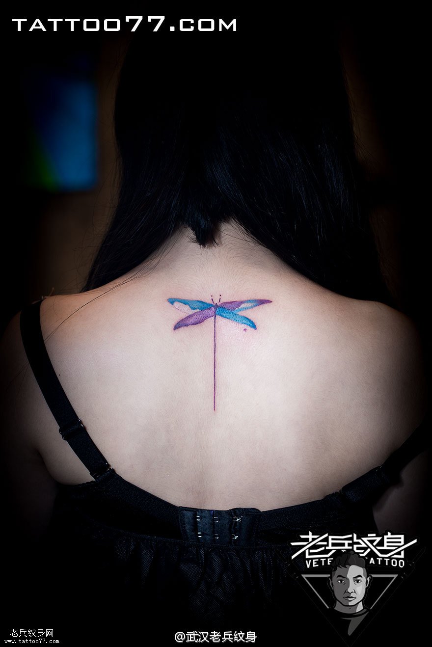 后背闺蜜蜻蜓纹身图案作品