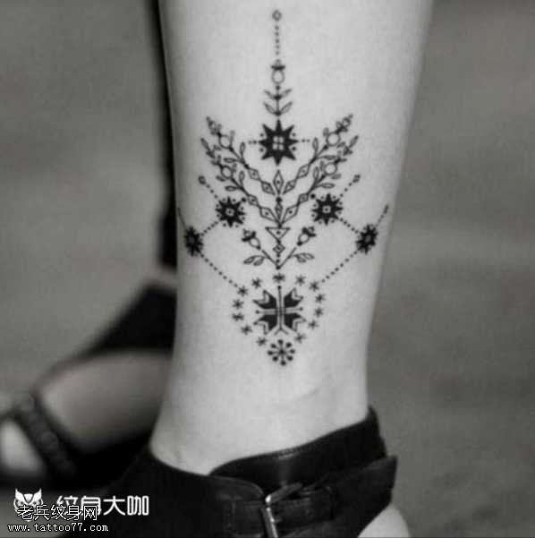 腿部花朵图腾纹身图案