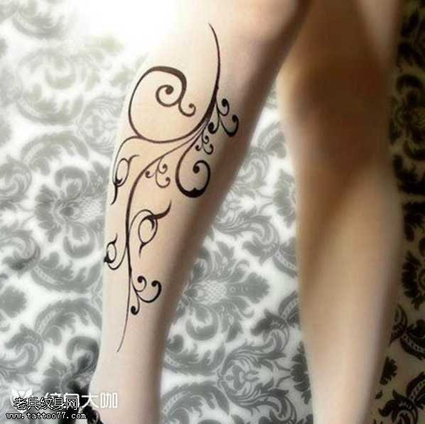 腿部小清新花纹身图案