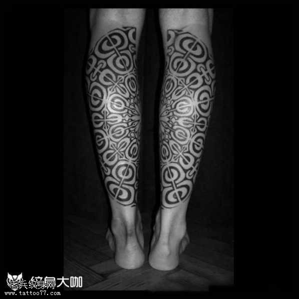 腿部点刺图腾纹身图案