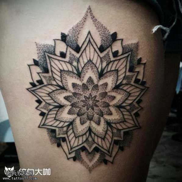 腿部点刺梵花纹身图案