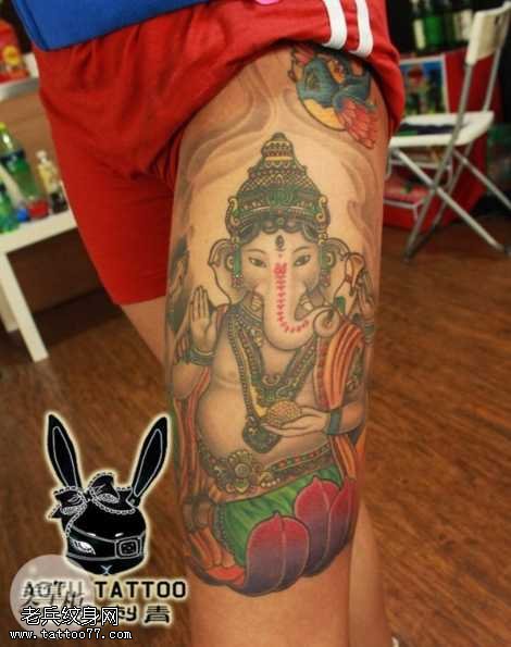 腿部象神纹身图案