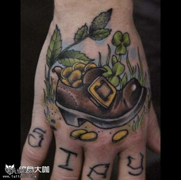 腿部鞋纹身图案