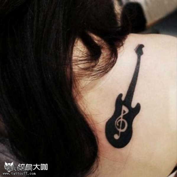 肩部音乐纹身图案