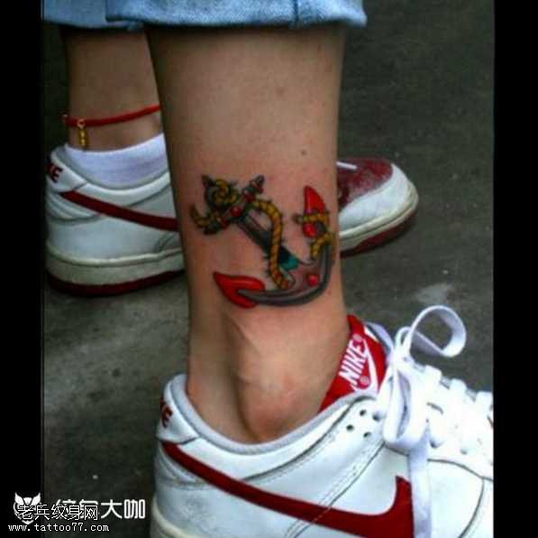 腿部船锚纹身图案