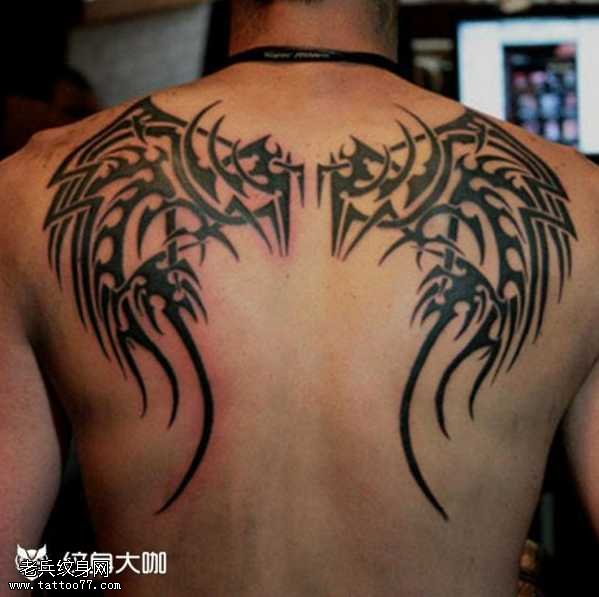 背部蝙蝠翅膀图腾纹身图案