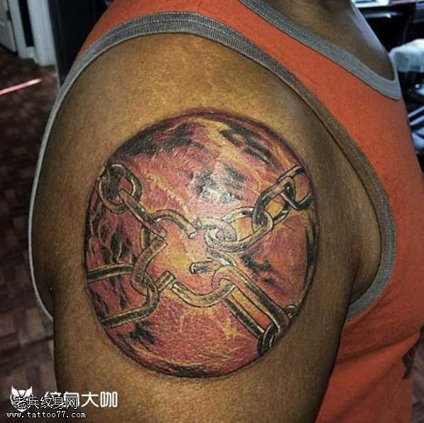 胳膊锁日纹身图案