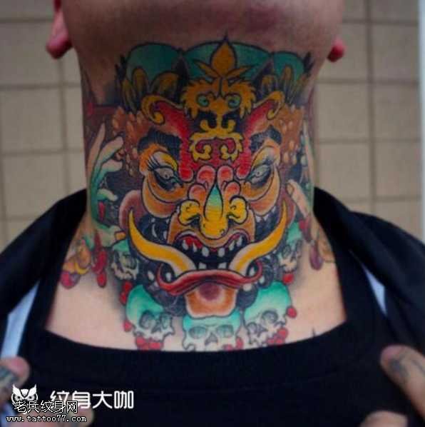 脖子金龙纹身图案