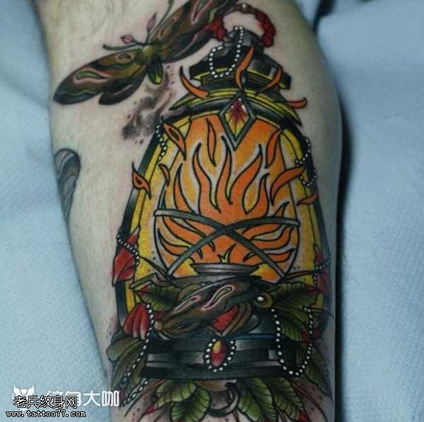 腿部灯笼纹身图案