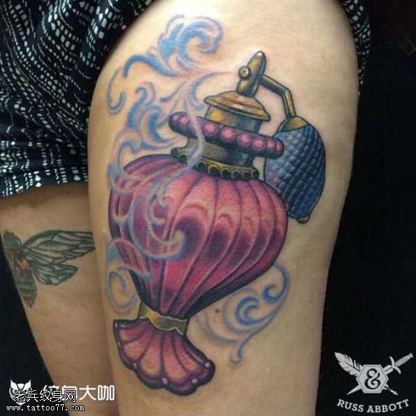 腿部灯笼纹身图案