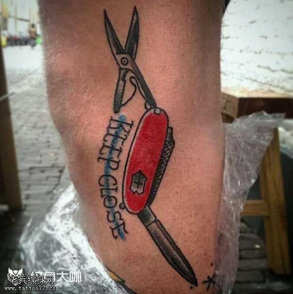剪刀纹身图案